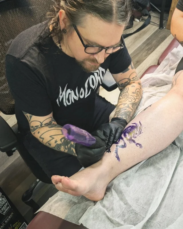 Giving in shop deals all summer on my flash designs and freehand work. 

Freehand work includes skulls, spiderwebs,  devils and any general weird shit that you can think of. Less technical and more organic.

Message me for appointments. 
314.666.HOWL
andyhowltattoo@gmail.com